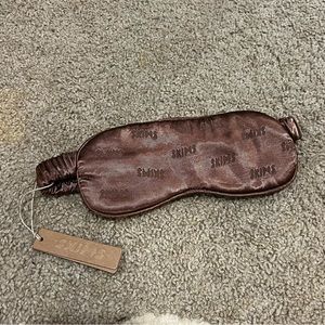 skims jacquard sleep mask in jasper